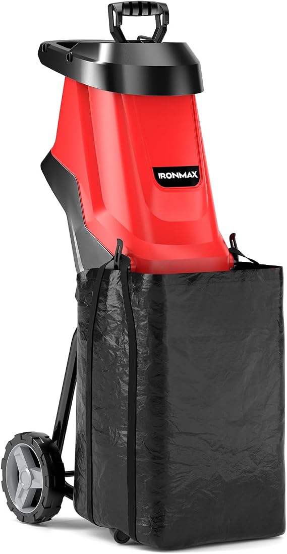 15 Amp Electric Wood Chipper Shredder, Corded Wood Mulcher Shredder with Plunger, Collection Bag & 15:1 Reduction, Garden Shredder with Wheels for Branches, Leaves, Waste(Red)