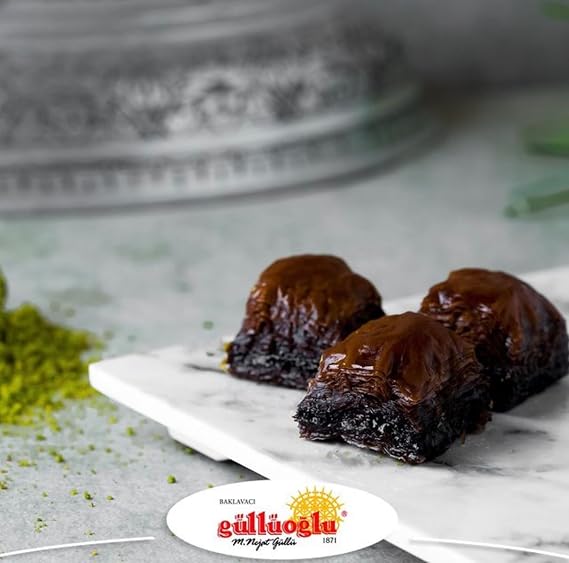 Gulluoglu Chocolate Baklava with Walnut, 28 pieces (2.2 lb - 1000 gr), daily fresh shipment from Istanbul/Turkey