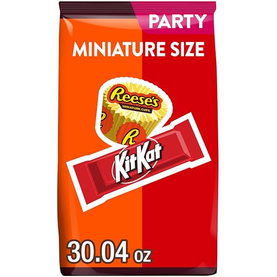 KIT KAT and REESE'S Miniatures Assorted Milk Chocolate Candy Party Pack, 30.04 oz
