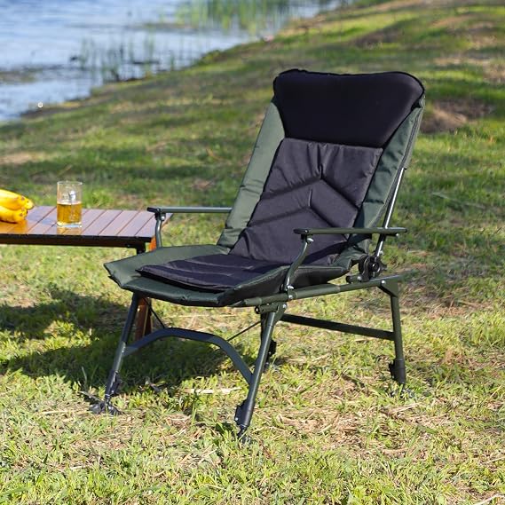Camping Lounge Chair, Portable Folding Reclining Chair with Adjustable Backrest, Breathable Fabric, Padded Cushion, and Adjustable Foot Cups for Beach, Hiking, and Fishing (Green+Black)
